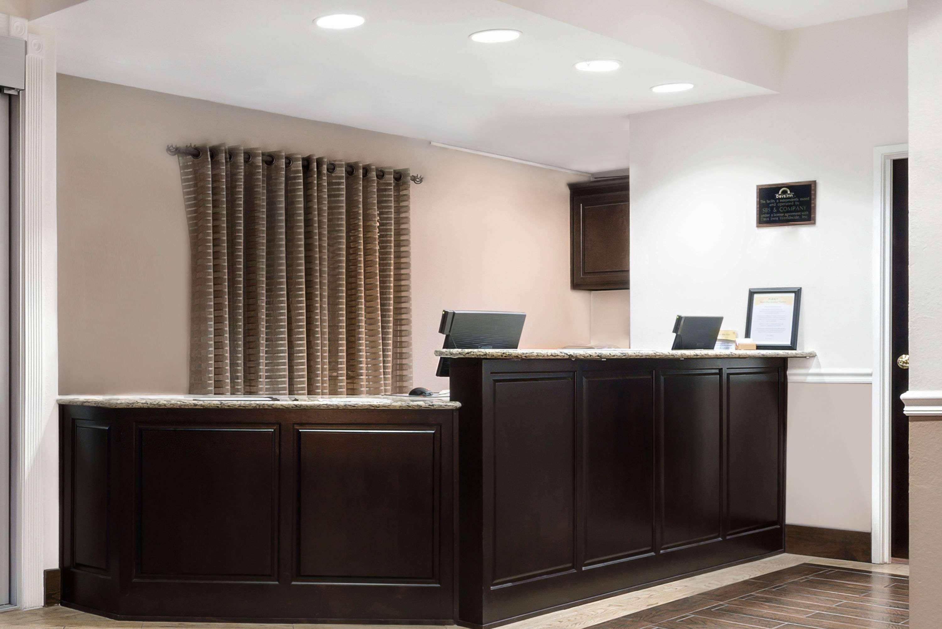 Days Inn & Suites By Wyndham Dallas Eksteriør bilde