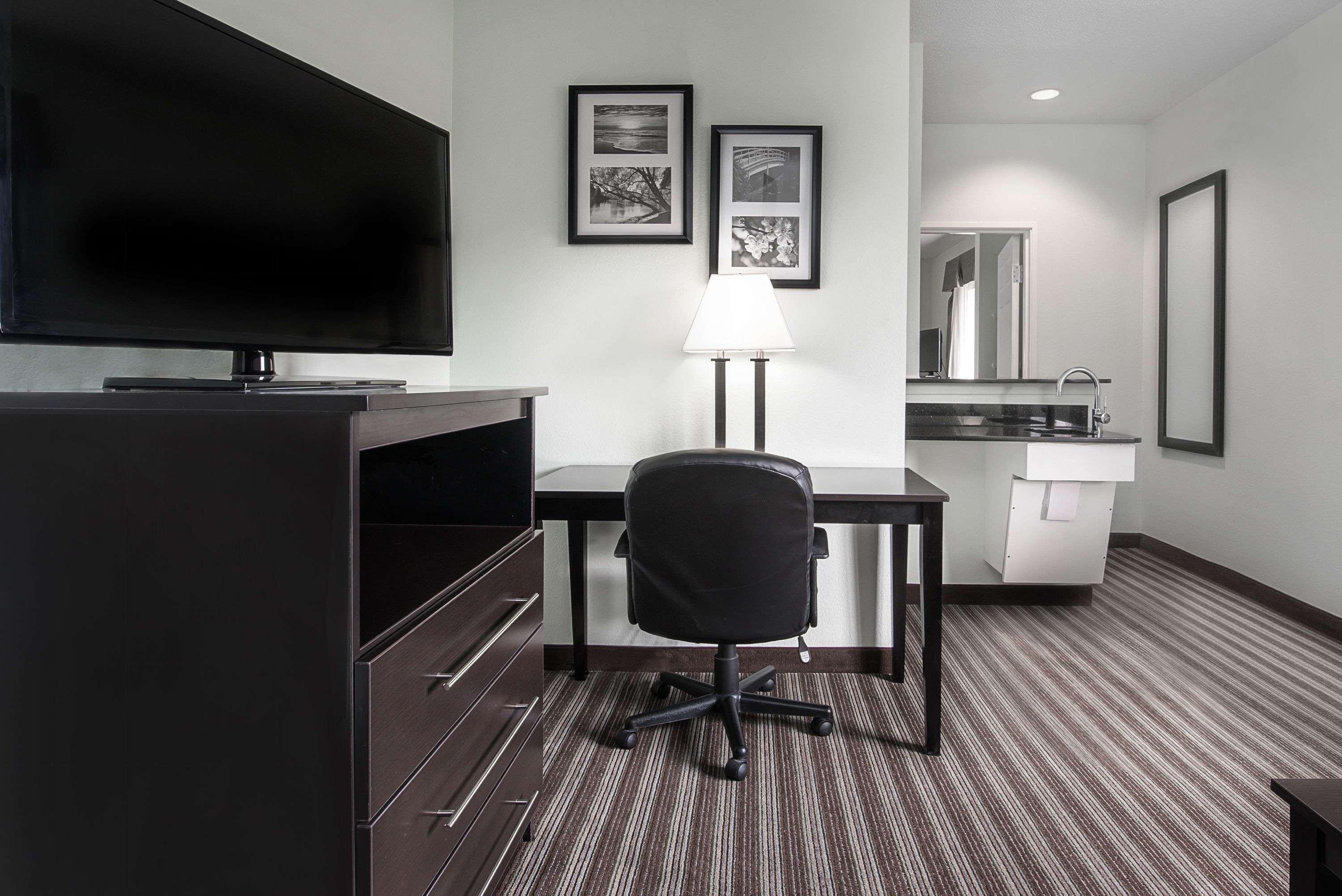 Days Inn & Suites By Wyndham Dallas Eksteriør bilde