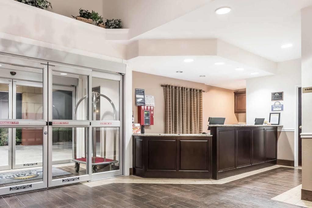 Days Inn & Suites By Wyndham Dallas Eksteriør bilde