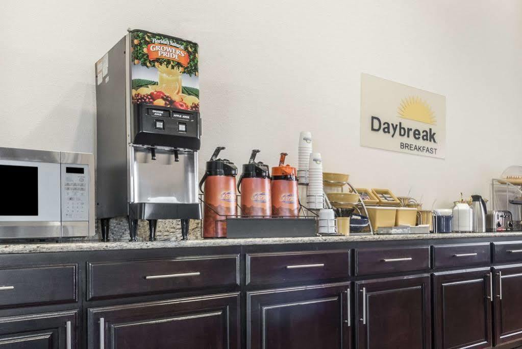 Days Inn & Suites By Wyndham Dallas Eksteriør bilde